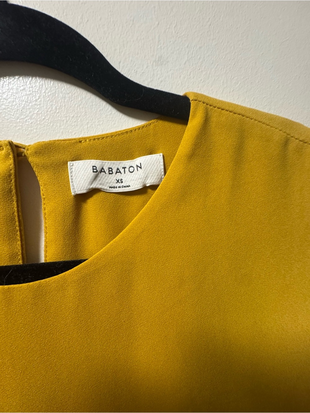 Aritzia Babaton Mustard Crew-Neck Blouse